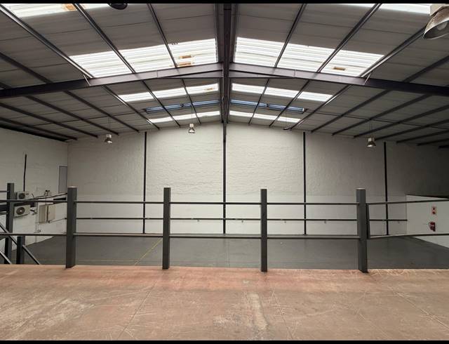 666M² WAREHOUSE TO LET IN HALFWAY HOUSE